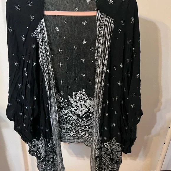 Maurices’ Black and White Kimono - Picture 2 of 6